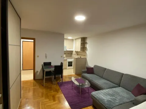 Rent, studio apartment, 35m², Stari Aerodrom, Podgorica - image 2