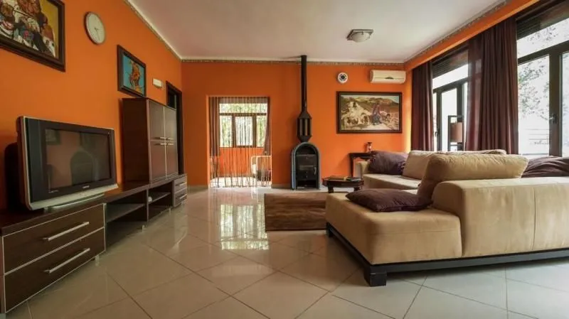 Prodaja, četvorosoban stan, 180m², Kotor, Crna Gora