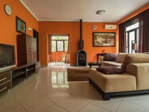 Sale, four bedroom apartment, 180m², Kotor, Crna Gora