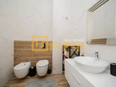 Izdavanje, trosoban stan, 110m², Momišići, Podgorica - image 24