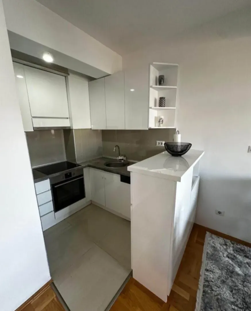 Izdavanje, dvosoban stan, 65m², Vezirov Most, Podgorica