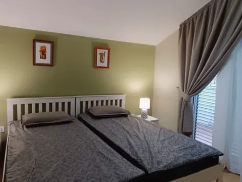 Izdavanje, trosoban stan, 130m², Centar, Herceg Novi - image 4