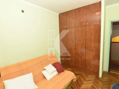 Izdavanje, kuća, 360m², Masline, Podgorica - image 21