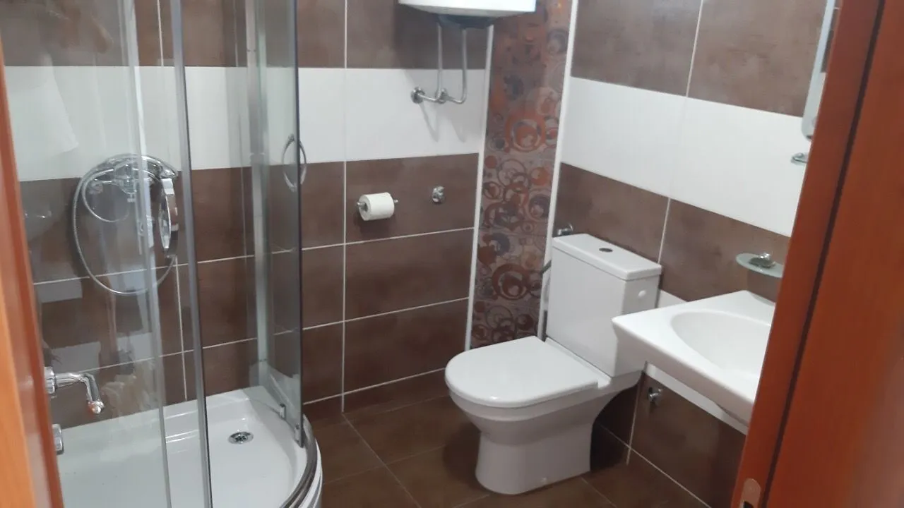 Izdavanje, kuća, 220m², Stari Aerodrom, Podgorica