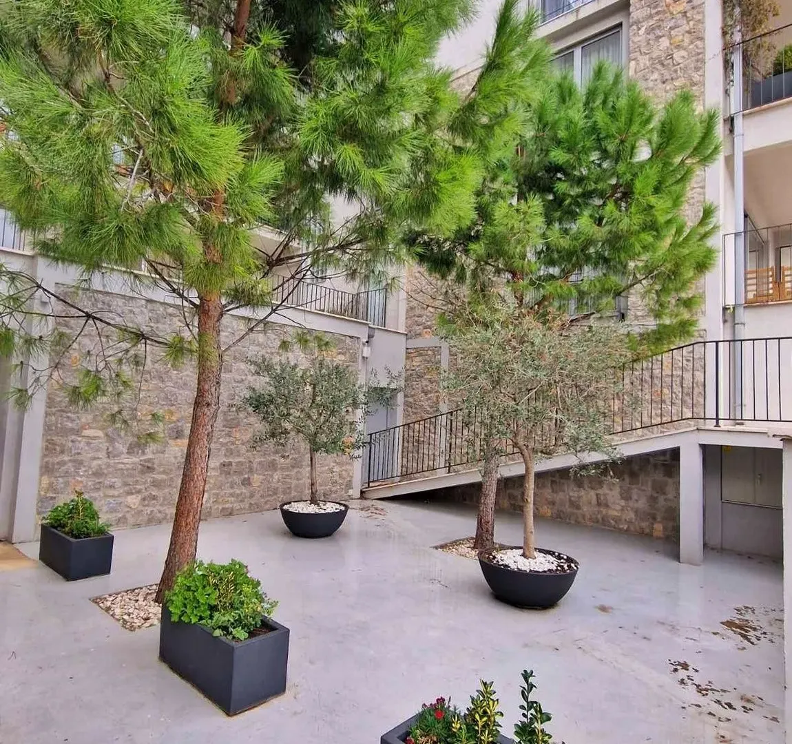 Prodaja, četvorosoban stan, 200m², Dobrota, Kotor