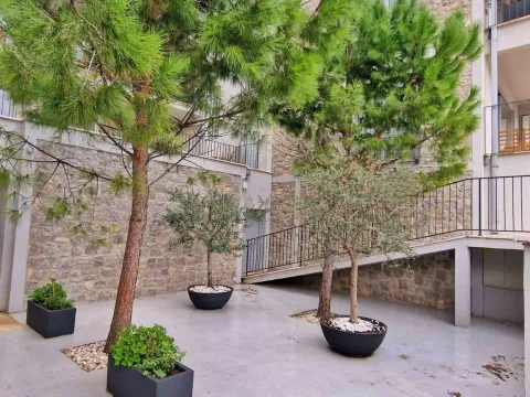 Sale, four bedroom apartment, 200m², Dobrota, Kotor - image 5