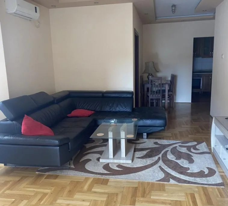 Izdavanje, dvosoban stan, 63m², Krivi Most, Podgorica
