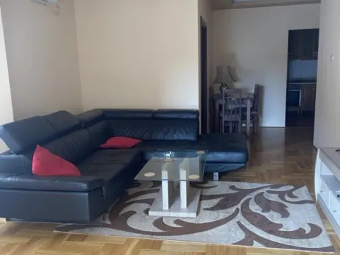 Izdavanje, dvosoban stan, 63m², Krivi Most, Podgorica