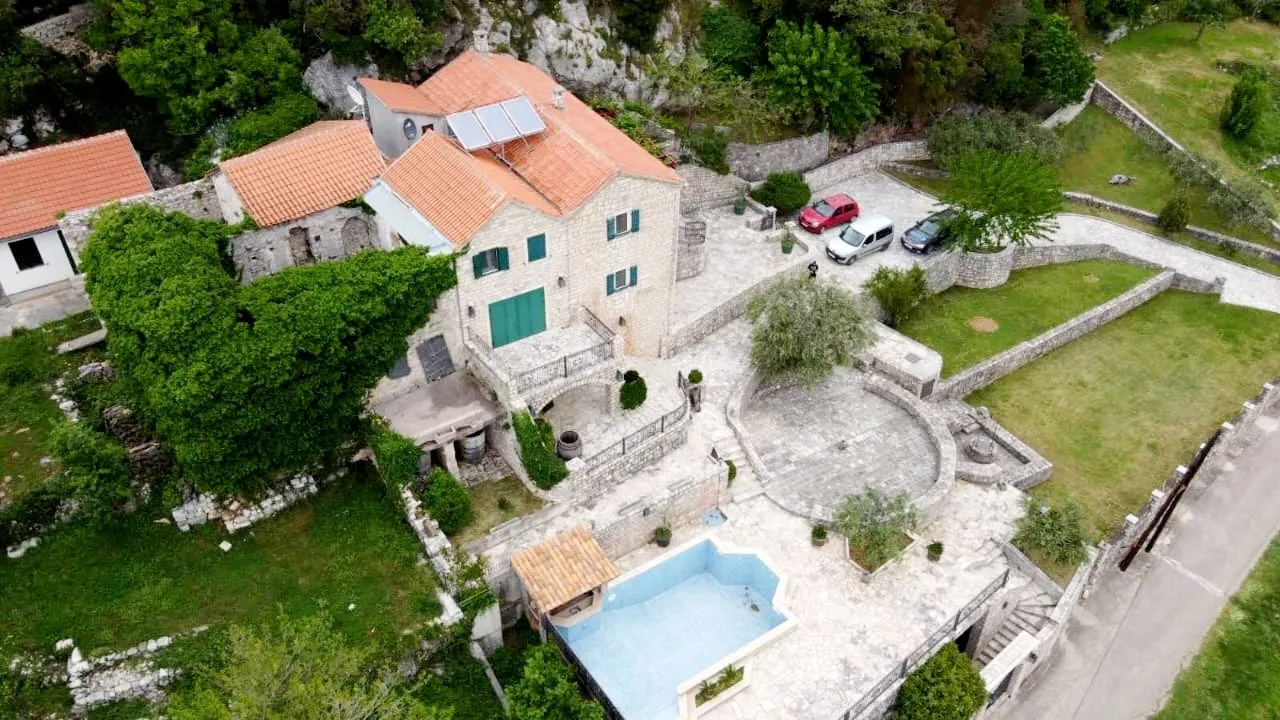 Rent, house, 350m², Blizikuće, Budva
