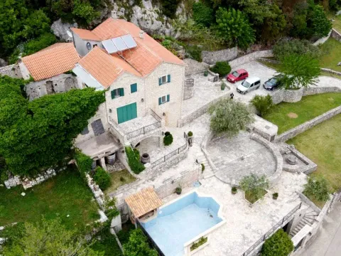 Rent, house, 350m², Blizikuće, Budva - image 2