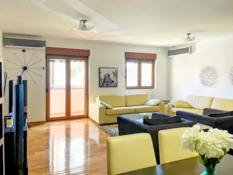 Prodaja, trosoban stan, 105m², Stari Aerodrom, Podgorica - image 5