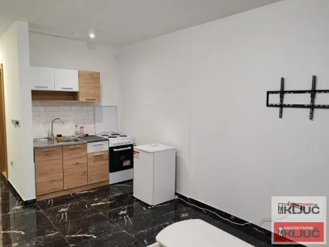 Izdavanje, garsonjera, 26m², Bulevar Evrope, Novi Sad Sve Podlokacije - image 3