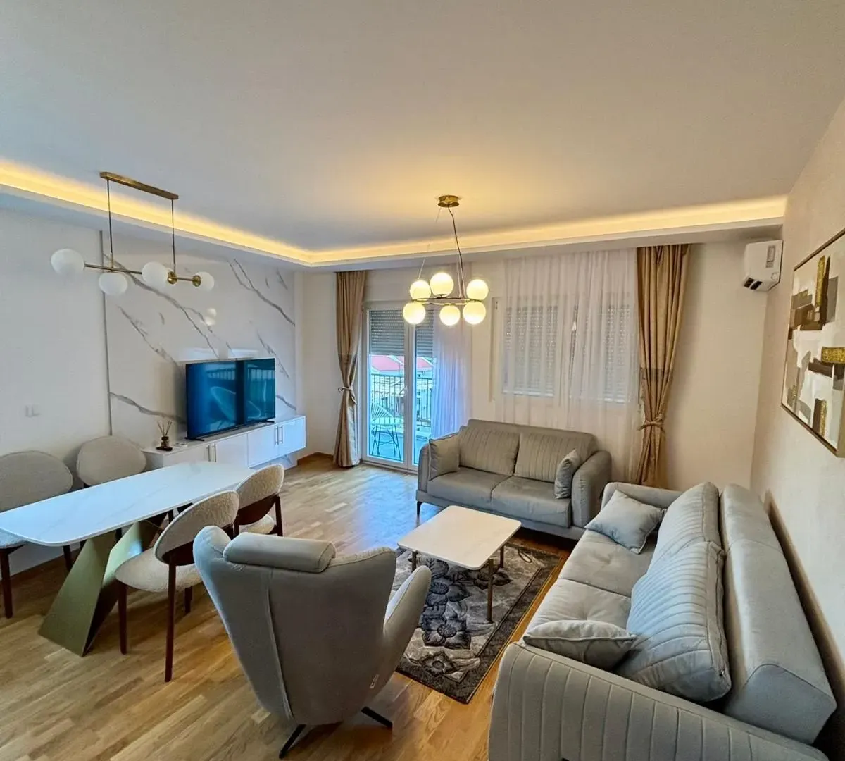 Izdavanje, dvosoban stan, 70m², Lazi, Budva