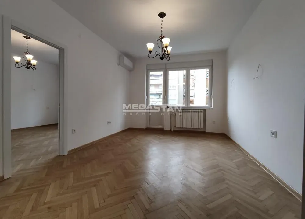 Izdavanje, poslovni prostor, 80m², Savski Venac, Beograd