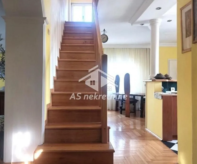 Prodaja, četvorosoban stan, 140m², Savski Venac, Beograd