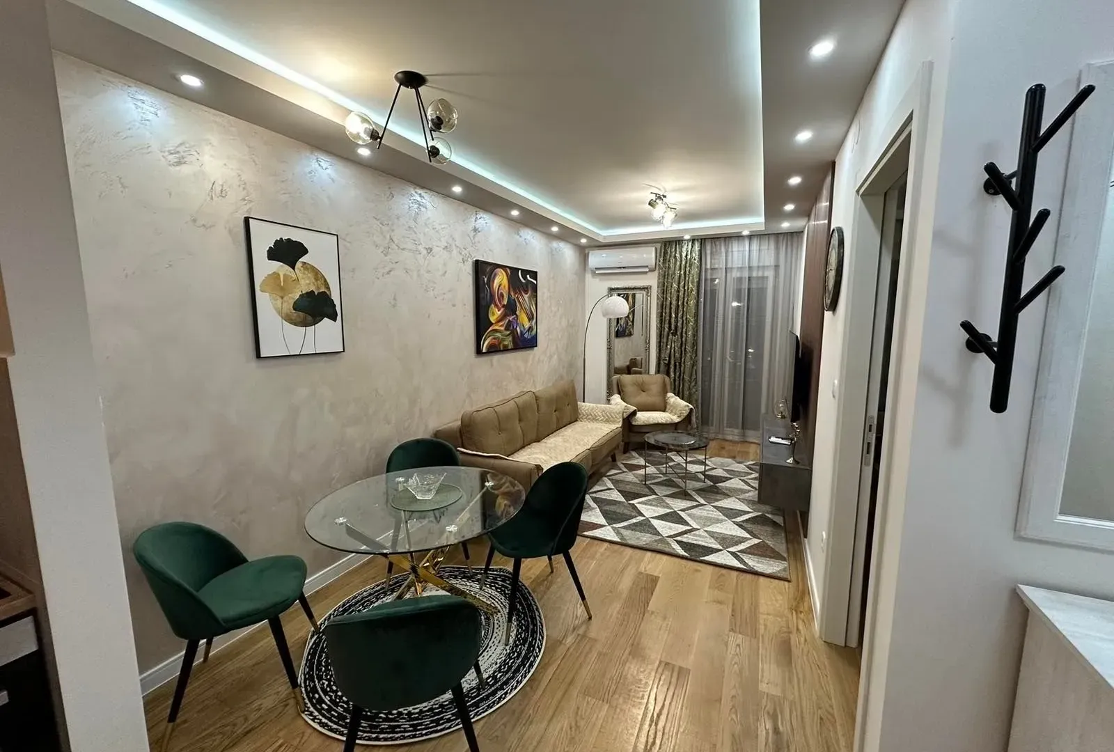 Izdavanje, stan, 42m², Central Point, Podgorica
