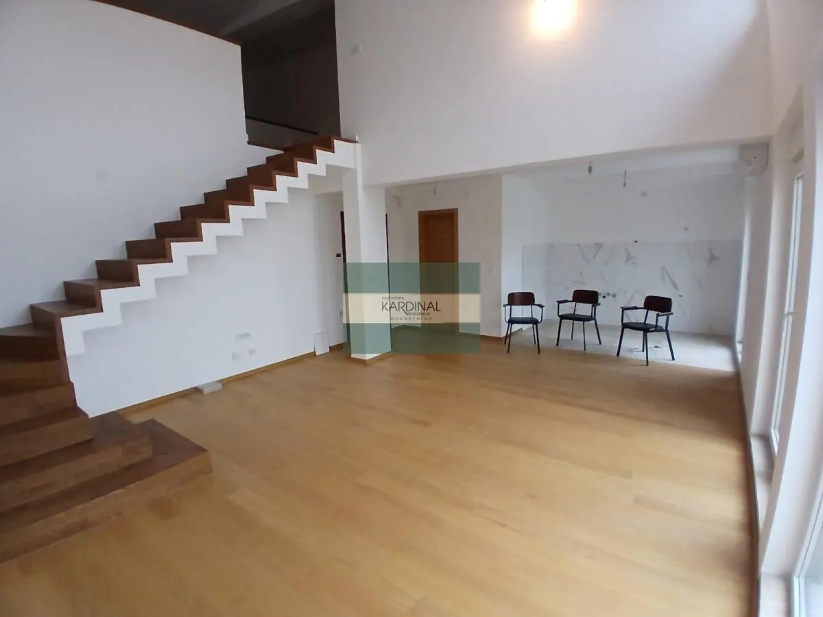 Prodaja, trosoban stan, 79m², Erdoglija, Kragujevac