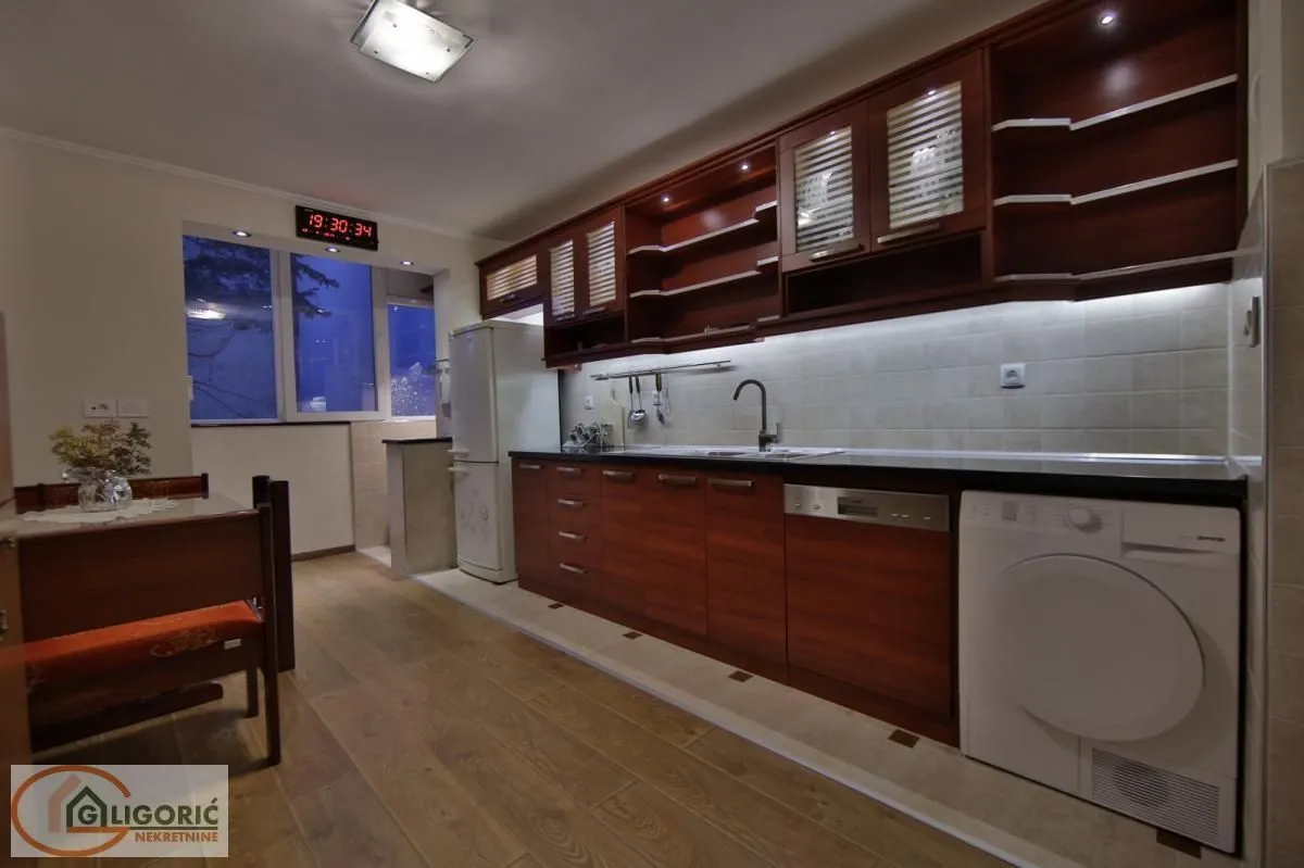 Rent, two bedroom apartment, 64m², Stari Grad, Beograd