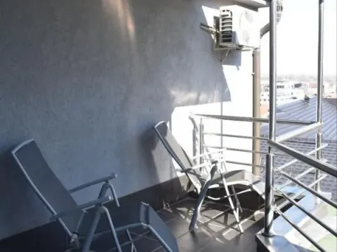 Izdavanje, kuća, 300m², Petrovaradin, Novi Sad - image 5