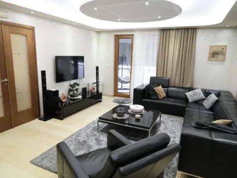 Rent, four bedroom apartment, 178m², City Kvart, Podgorica