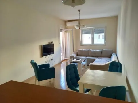 Izdavanje, jednosoban stan, 46m², City Kvart, Podgorica