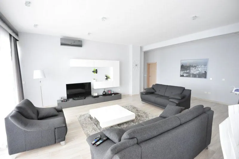 Prodaja, stan, 179m², Dobra Voda, Bar