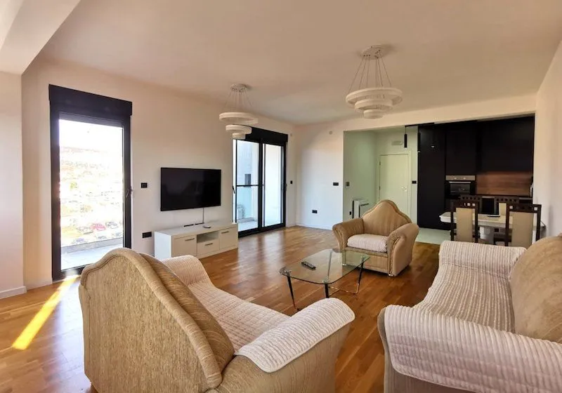 Izdavanje, stan, 120m², Dalmatinska ulica, Podgorica