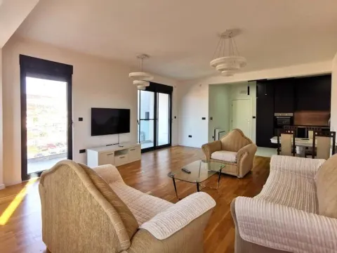 Izdavanje, stan, 120m2, Dalmatinska ulica, Podgorica Izdavanje, stan, 120m2, Dalmatinska ulica, Podgorica