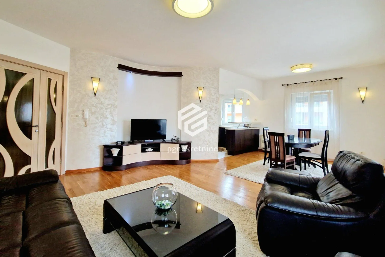 Izdavanje, trosoban stan, 120m², City Kvart, Podgorica