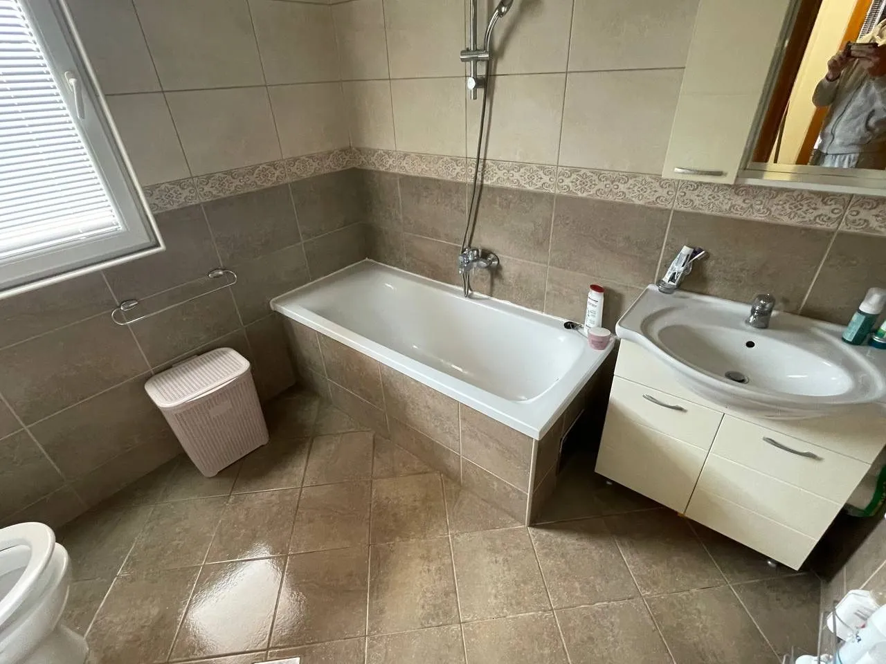 Izdavanje, jednosoban stan, 84m², Bonići, Tivat