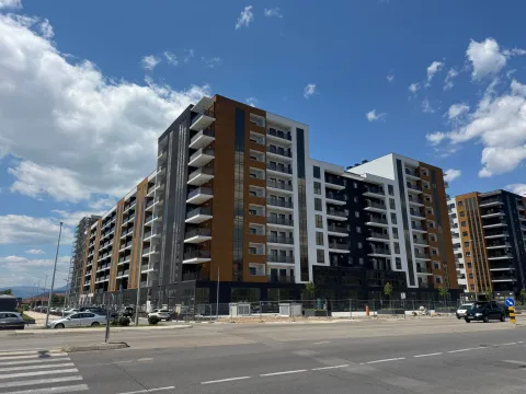 Prodaja, dvosoban stan, 71m², Stari Aerodrom, Podgorica - image 2