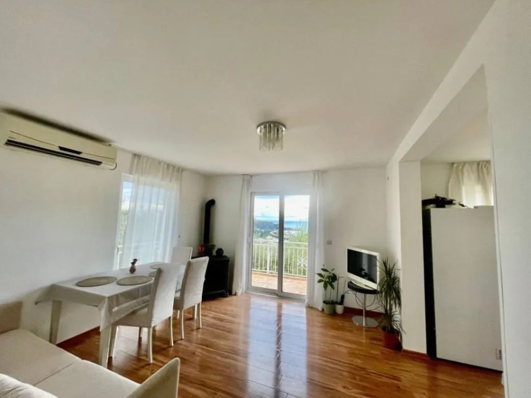 Rent, three bedroom apartment, 120m², Bečići, Budva