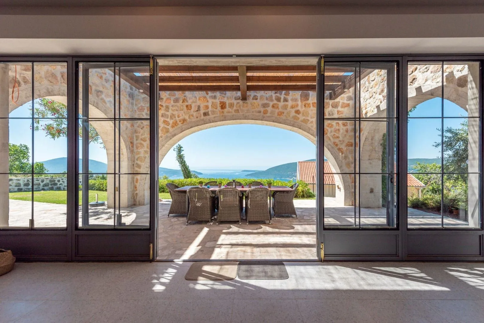 Prodaja, četvorosoban stan, 2000m², Trebešin, Herceg Novi