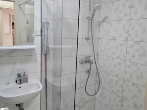 Izdavanje, jednosoban stan, 47m², Stari Aerodrom, Podgorica - image 5