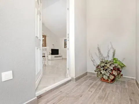 Rent, house, 110m², Tivat, Crna Gora - image 8