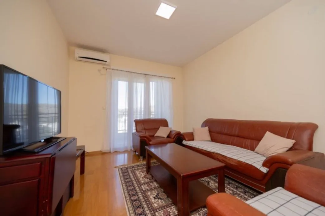 Izdavanje, jednosoban stan, 48m², Blok 9, Podgorica