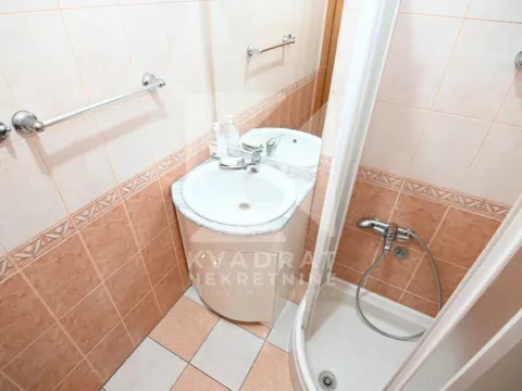 Rent, house, 400m², Zlatica, Podgorica - image 24