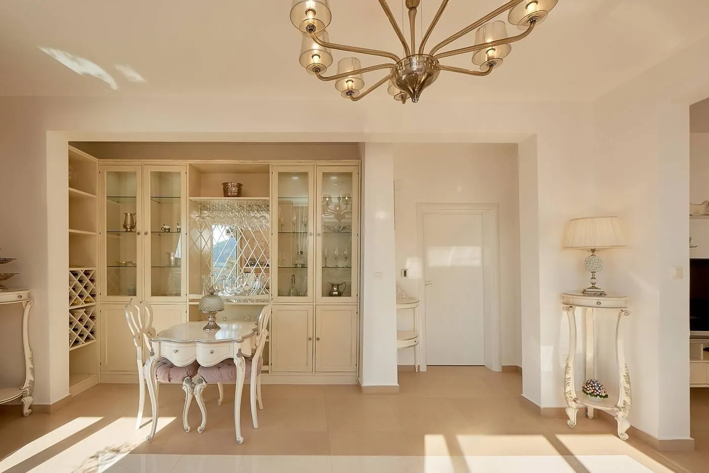 Sale, three bedroom apartment, 150m², Bečići, Budva