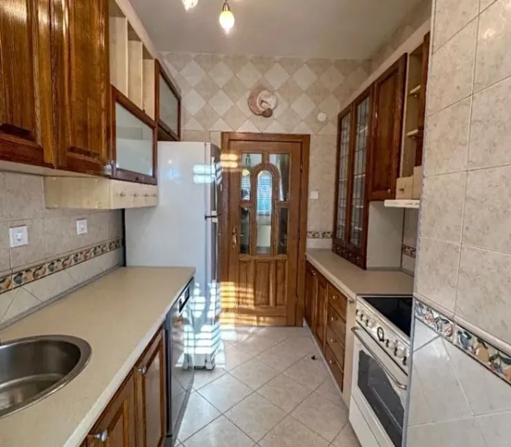 Izdavanje, trosoban stan, 114m², Momišići, Podgorica