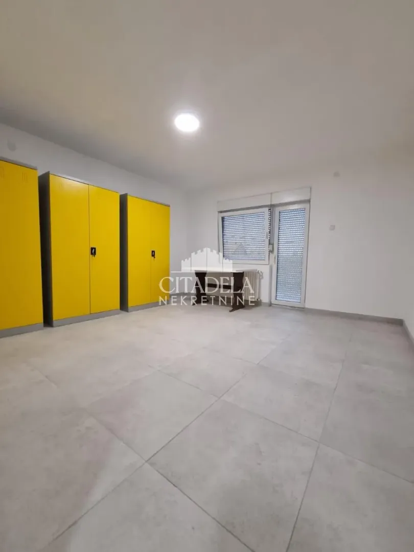 Izdavanje, trosoban stan, 85m², Čukarica, Beograd