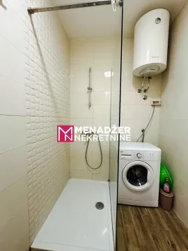 Kupatilo sa tuš kabinom, bojlerom i veš mašinom. - image 7