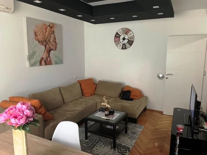 Izdavanje, trosoban stan, 60m², Centar, Niš