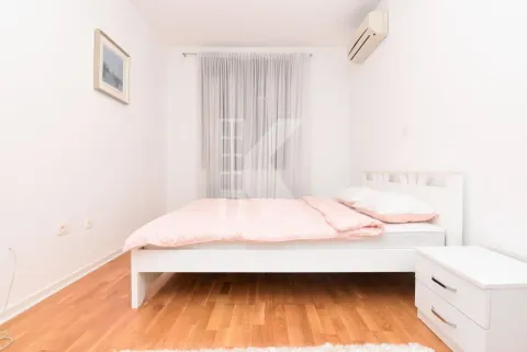 Izdavanje, dvosoban stan, 90m², Preko Morače, Podgorica - image 11