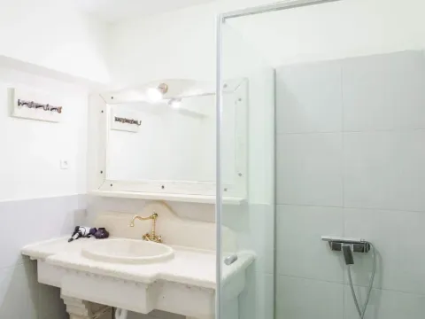 Sale, house, 1300m², Perazića do, Budva - image 4