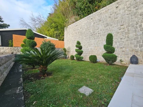 Prodaja, kuća, 211m², Donja Lastva, Tivat - image 9