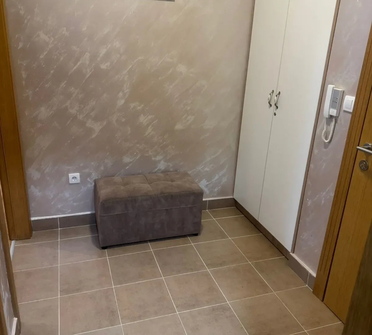 Izdavanje, jednosoban stan, 52m², Kava, Tivat