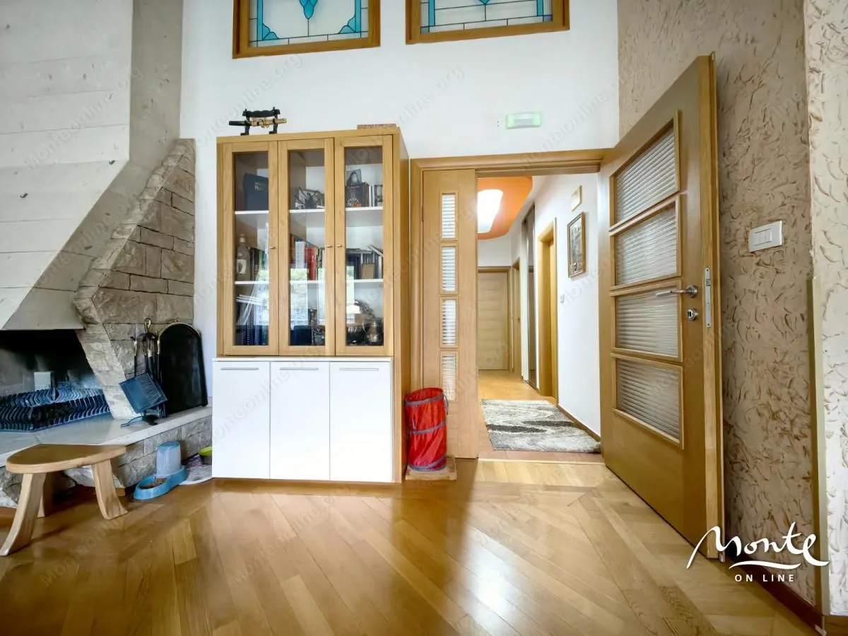 Prodaja, trosoban stan, 196m², Podgorica, Crna Gora