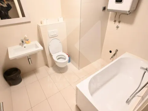 Prodaja, trosoban stan, 114m², Centar, Podgorica - image 14