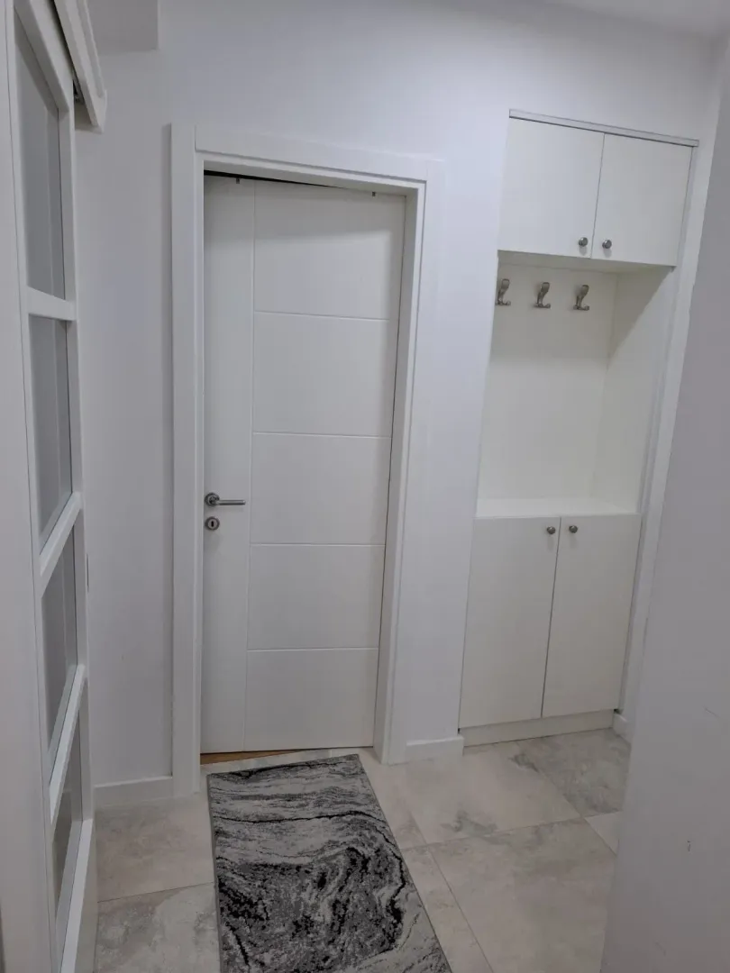 Izdavanje, dvosoban stan, 75m², Marići, Tivat