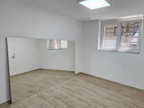 Sale, three bedroom apartment, 60m², Vračar, Šid - image 7